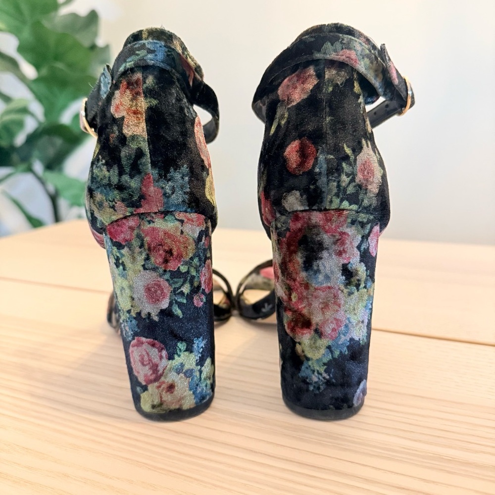 Michael by Michael Shannon Sammey Floral Velvet Block Heel Sandals Sz 8.5 - Picture 4 of 9